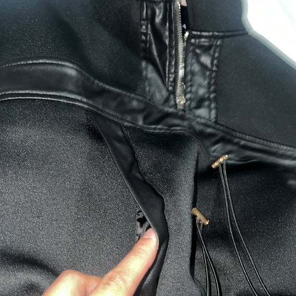 FashionNova size XS hoodie sweatshirt cropped style black 1/4 zipper hoodie - Picture 7 of 10